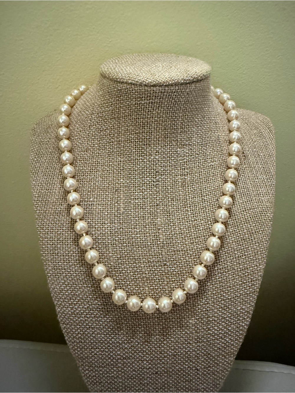 Avon Pearlesque 18 inch Necklace - Ivory Pearlesque